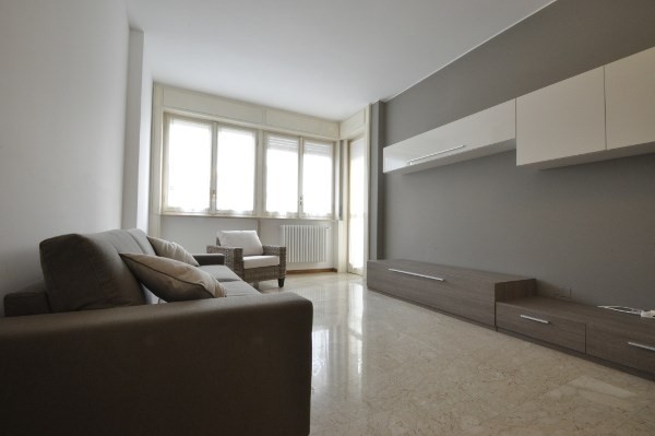 PPC private property consultants: Large Studio Flat between Centrale and Piazza della Repubblica