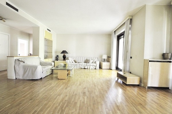 PPC private property consultants: Elegante appartamento con tre camere da letto in contesto di pregio a San Siro